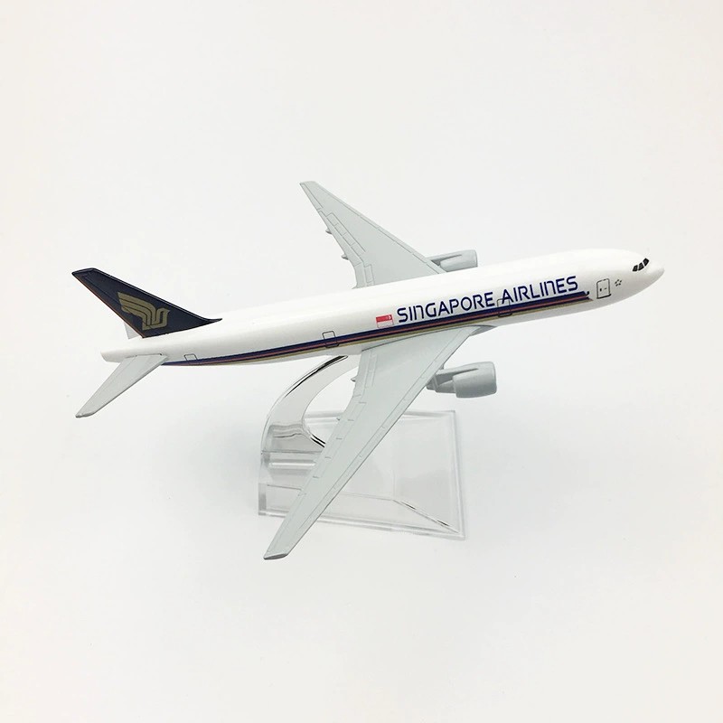 16cm B777 Singapore Airways Me - Model Kit Singapore recension och pris